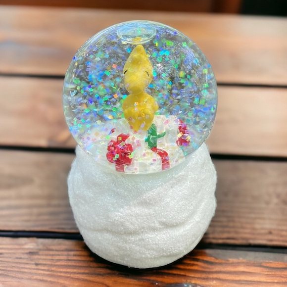 Peanuts Woodstock LED mini SnowGlobe Glitter Globe - Picture 5 of 9